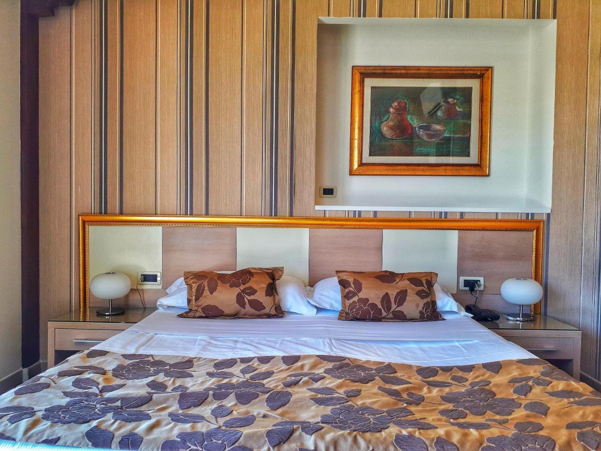 Hotel Le Chevalier タオルミーナ エクステリア 写真
