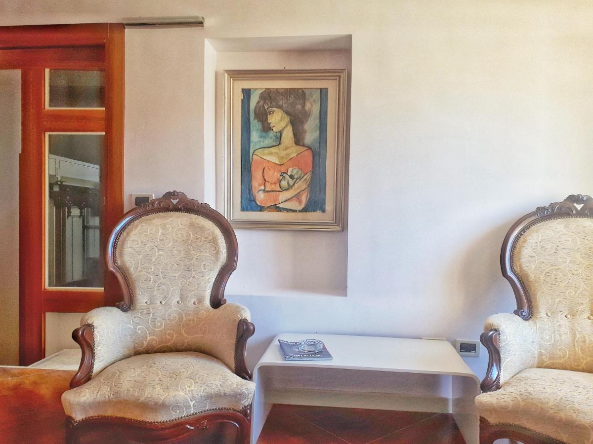 Hotel Le Chevalier タオルミーナ エクステリア 写真