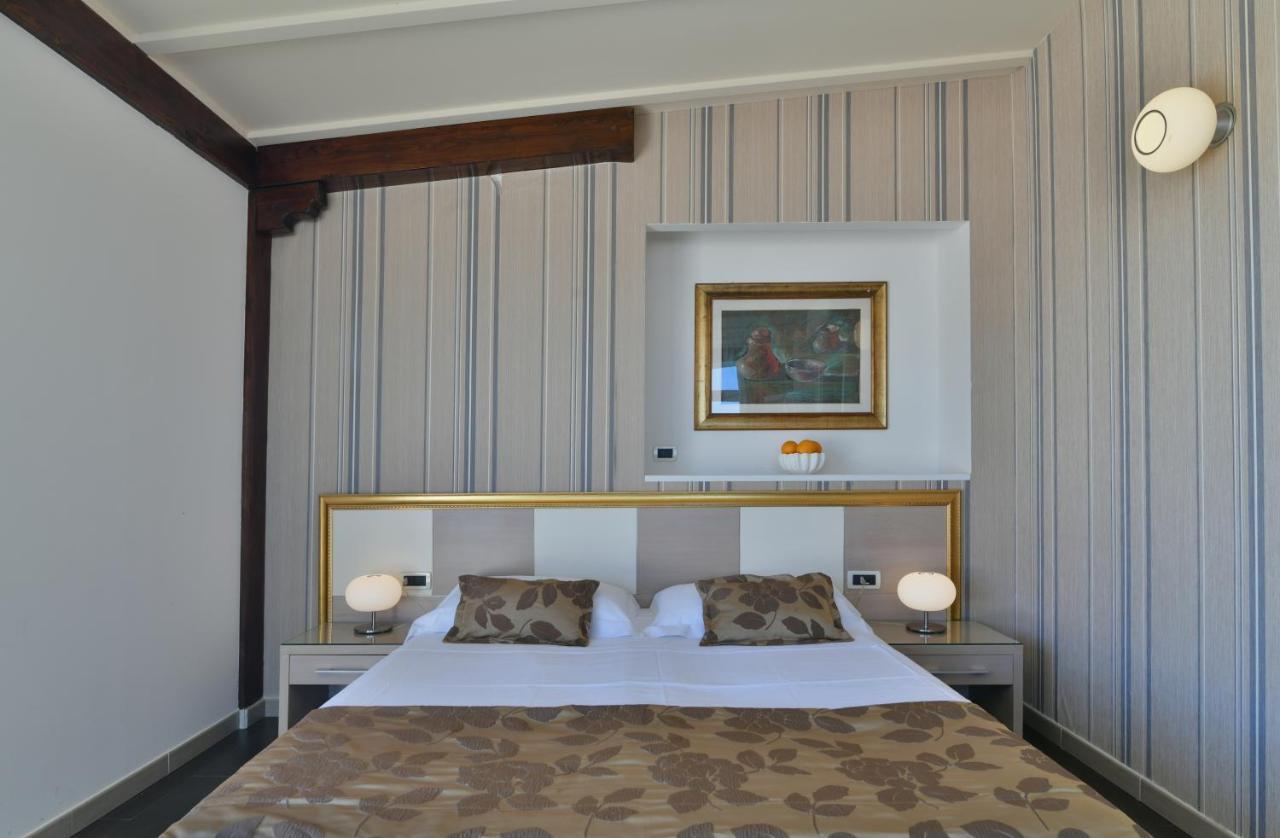 Hotel Le Chevalier タオルミーナ エクステリア 写真