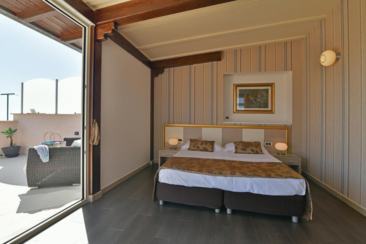 Hotel Le Chevalier タオルミーナ エクステリア 写真